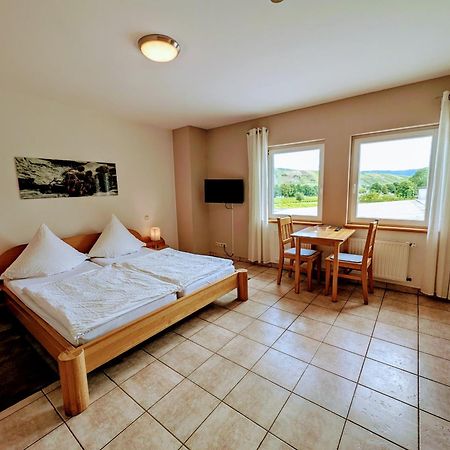 Hotel Weingut Weich à Riol Extérieur photo