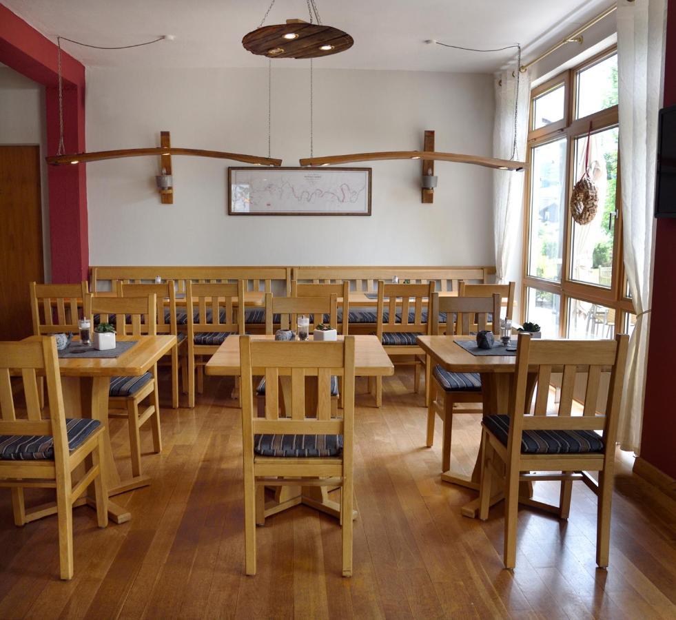 Hotel Weingut Weich à Riol Extérieur photo